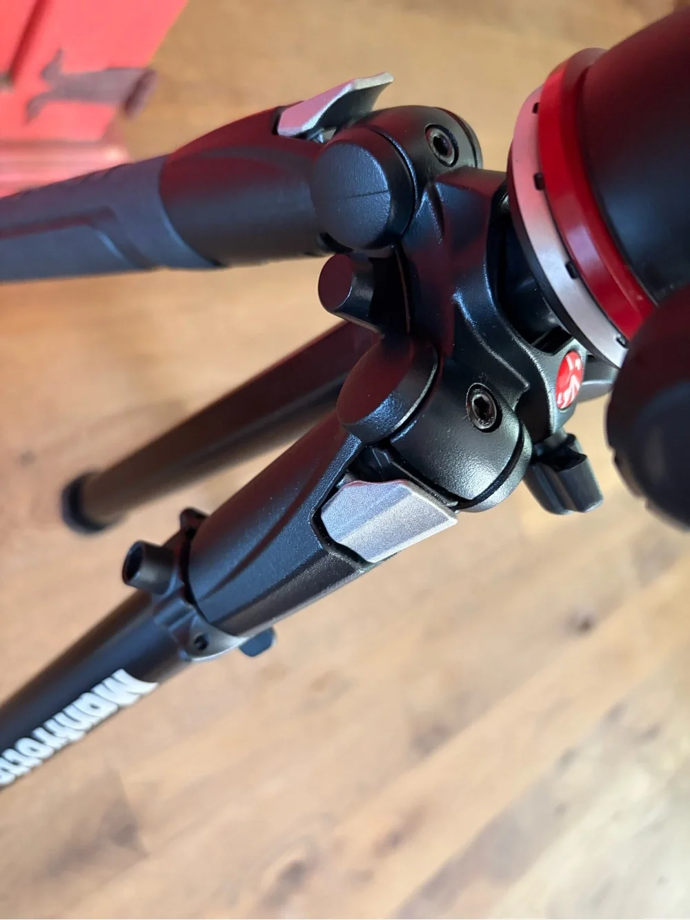 Manfrotto tripod with case MH804-3WUS